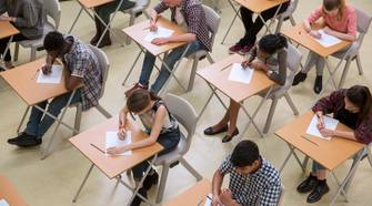Una academia cierra y deja a cientos de opositores sin preparación a un mes del examen